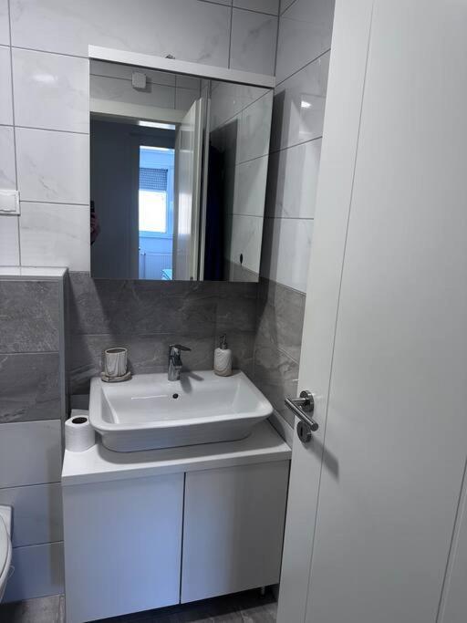 Apartman Pionirska Dolina 塞拉耶佛 外观 照片
